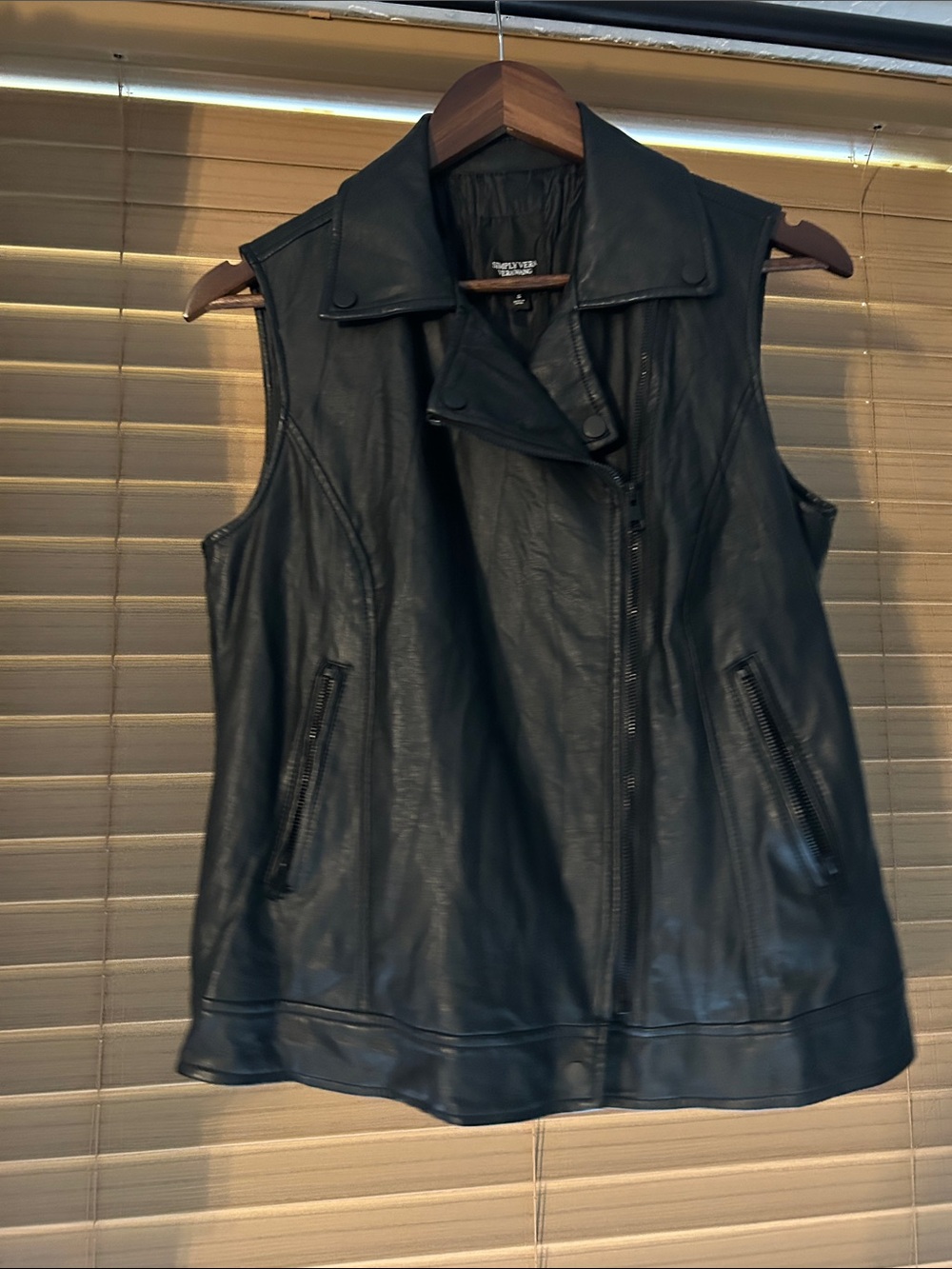 Simply Vera Vera Wang Black Faux Leather Moto Vest Womens small Zip Biker